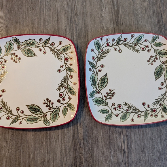 InHomeStylez Christmas Holly Berry Etched Square Dinner Plates (2) - Picture 2 of 16